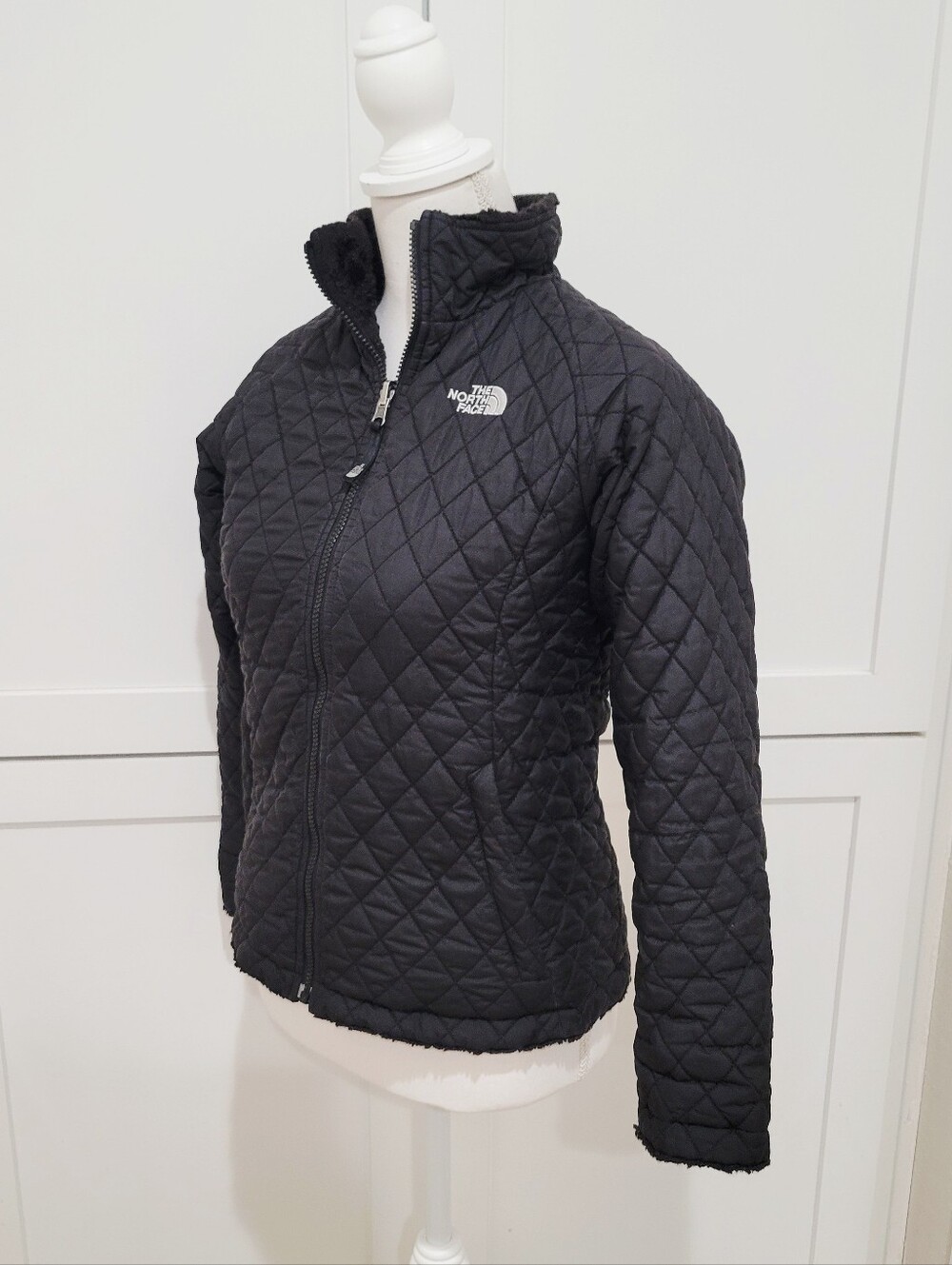 The North Face Girl's Black Quilted Puffer Jacket | Size Large (14/16) - Picture 2 of 6